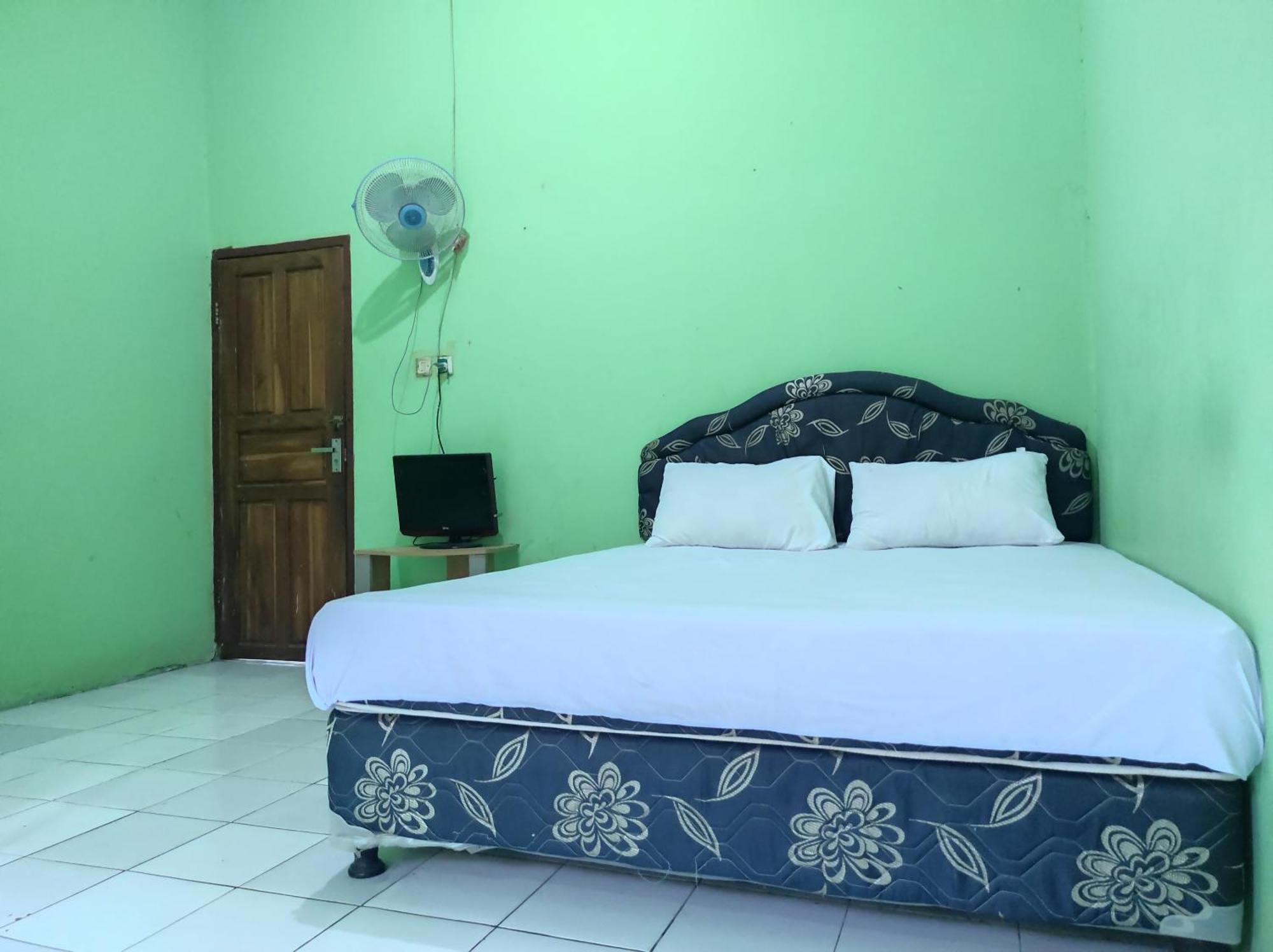 Oyo 93411 Syariah Hotel Tomborang Karema Kültér fotó