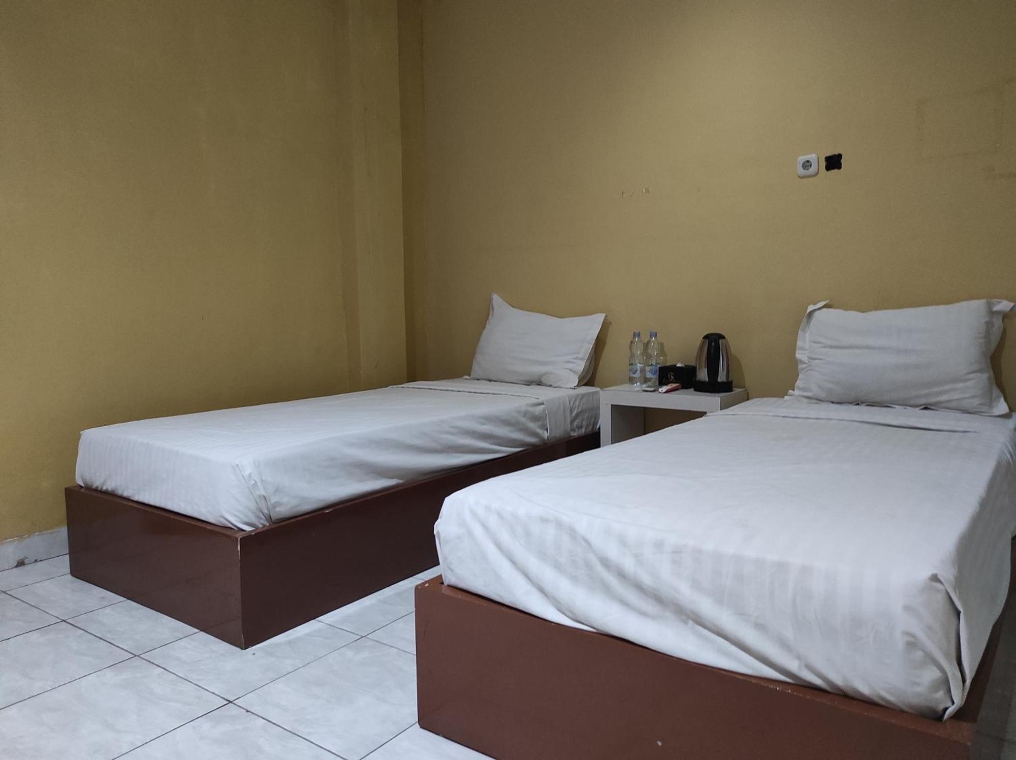 Oyo 93411 Syariah Hotel Tomborang Karema Kültér fotó