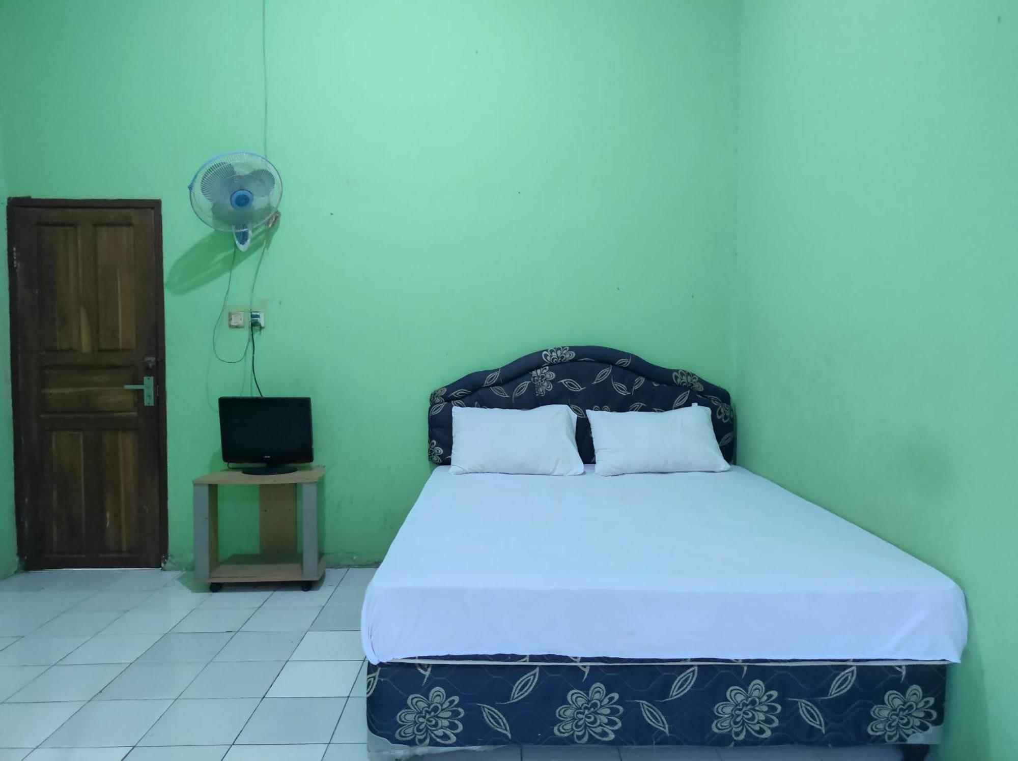 Oyo 93411 Syariah Hotel Tomborang Karema Kültér fotó