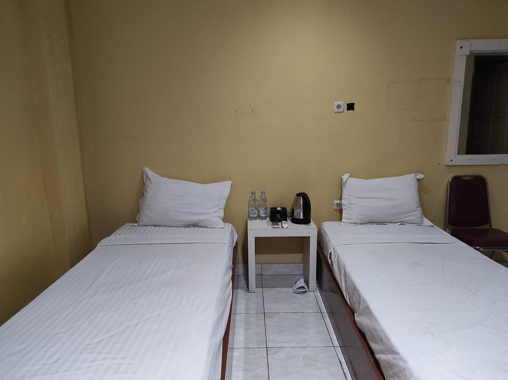 Oyo 93411 Syariah Hotel Tomborang Karema Kültér fotó