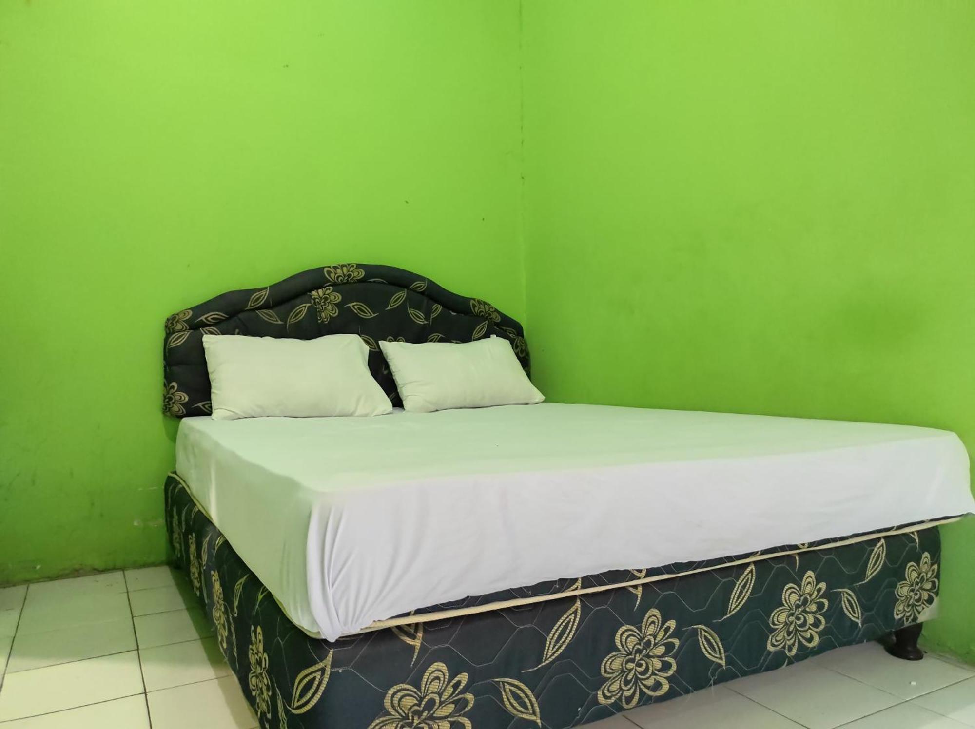 Oyo 93411 Syariah Hotel Tomborang Karema Kültér fotó