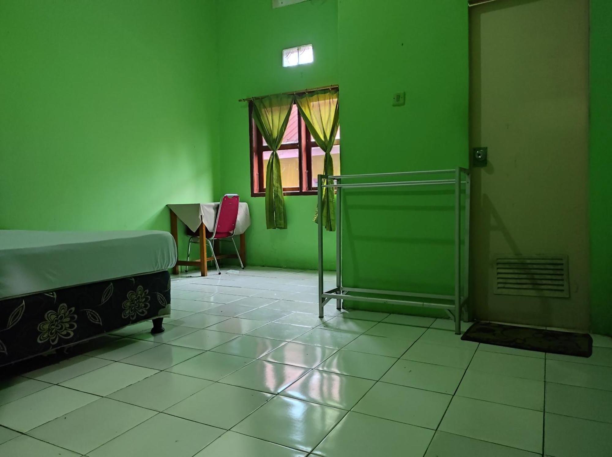 Oyo 93411 Syariah Hotel Tomborang Karema Kültér fotó