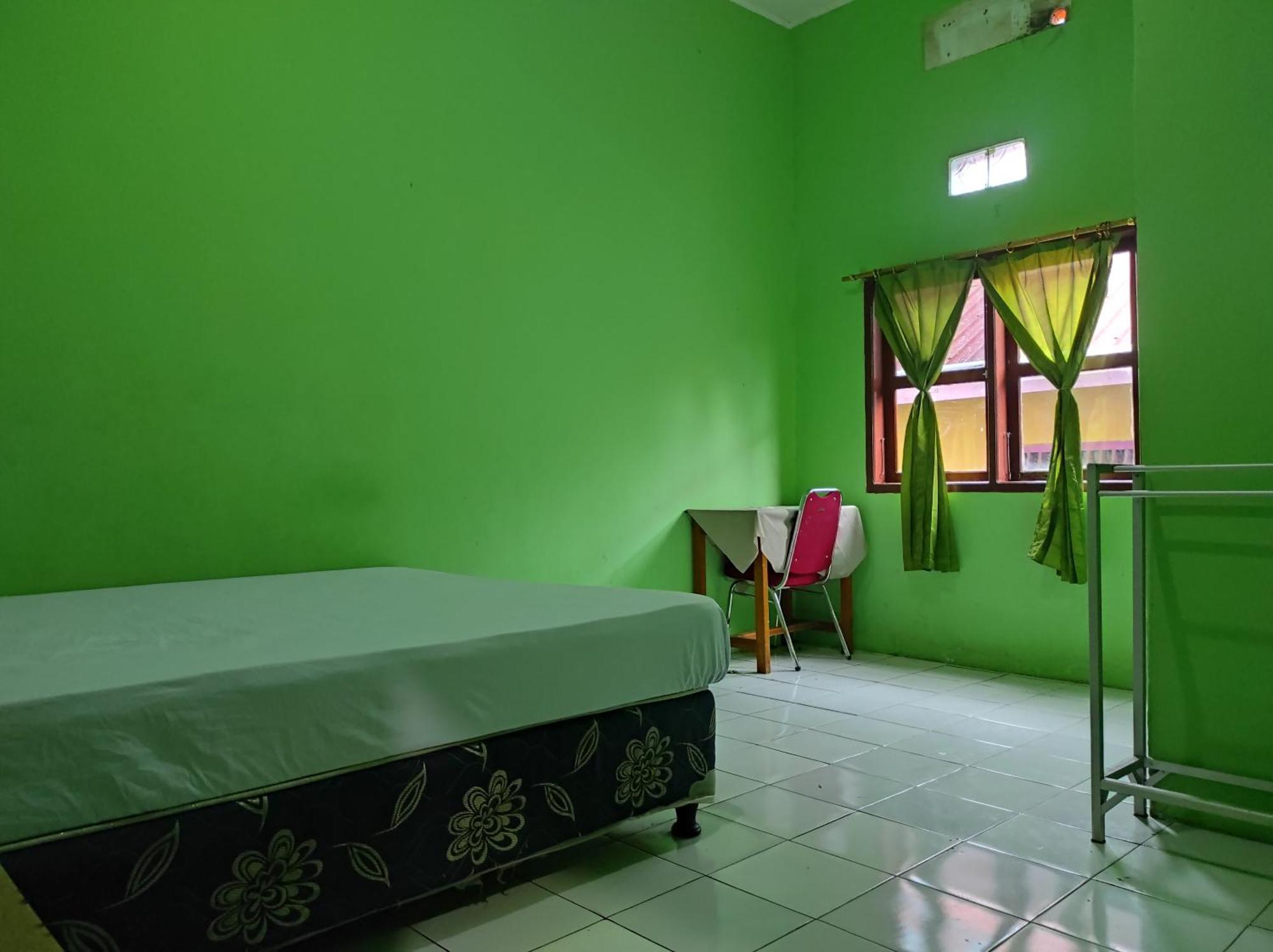 Oyo 93411 Syariah Hotel Tomborang Karema Kültér fotó