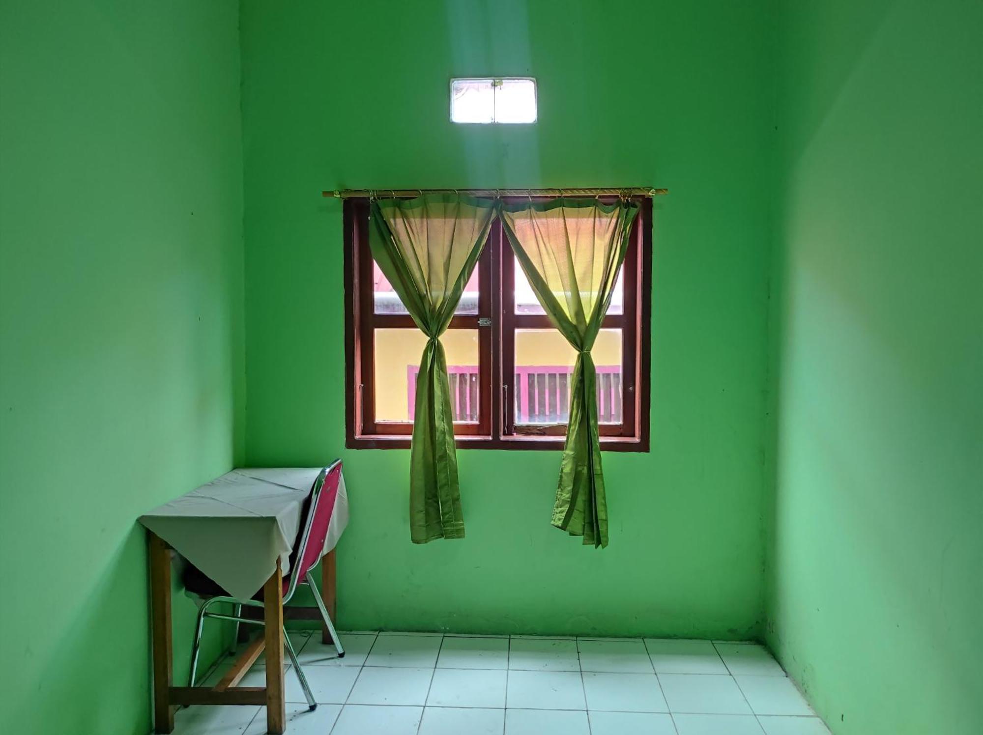 Oyo 93411 Syariah Hotel Tomborang Karema Kültér fotó